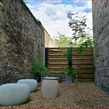 Apartmán Mezzanine In Historic School *