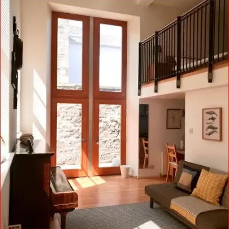 Mezzanine In Historic School Apartmán Edinburgh