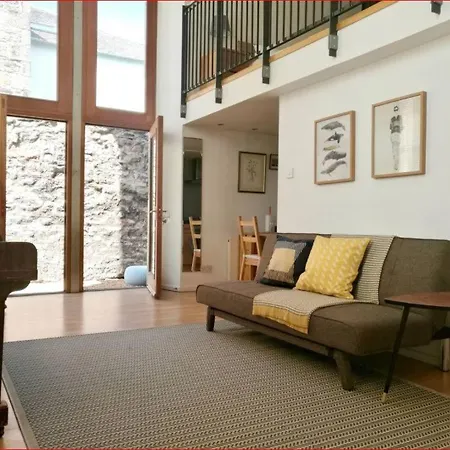 Apartman Mezzanine In Historic School Edinburgh