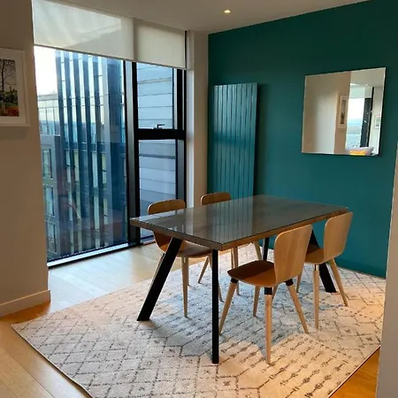 Quartermile Meadows View 2 Bedroom - With Free Parking Lejlighed