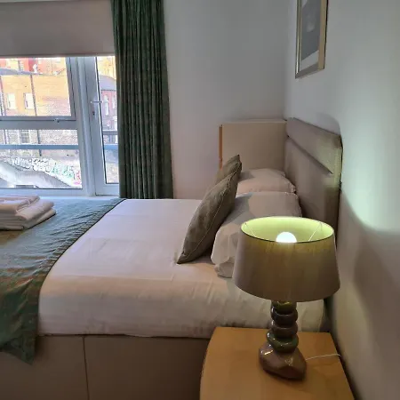 Apartment The Park - Holyrood Road With Free Parking *