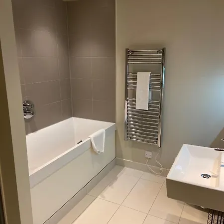 Quartermile Meadows View 2 Bedroom - With Free Parking Appartement Édimbourg