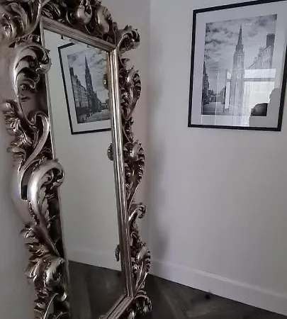 Castle Terrace 1 Bed Looking Onto Castle - Sleeps Upto 4