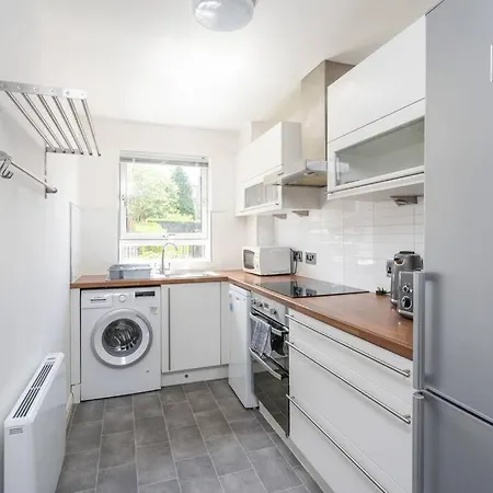 Lovely 2 Bedroom Flat With Free Parking And Garden Apartamento *
