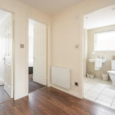 Apartamento Lovely 2 Bedroom Flat With Free Parking And Garden Edimburgo