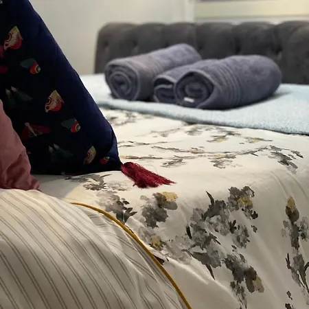 Lovely 3 Bed With Jacuzzi, Close To Airport, Driveway, Wifi Edinburgh