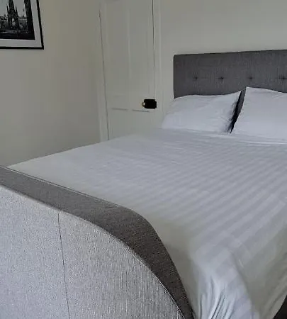 Castle Terrace 1 Bed Looking Onto Castle - Sleeps Upto 4