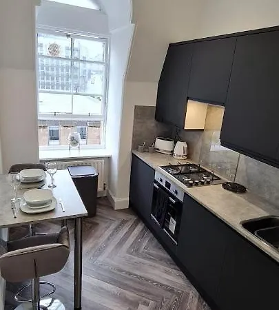 Castle Terrace 1 Bed Looking Onto Castle - Sleeps Upto 4 شقة إدنبرة