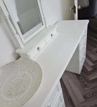 Castle Terrace 1 Bed Looking Onto Castle - Sleeps Upto 4 شقة إدنبرة