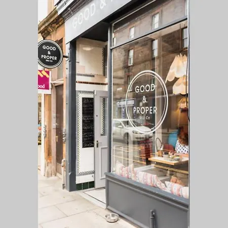 Newly Renovated Stunning In Stockbridge شقة *