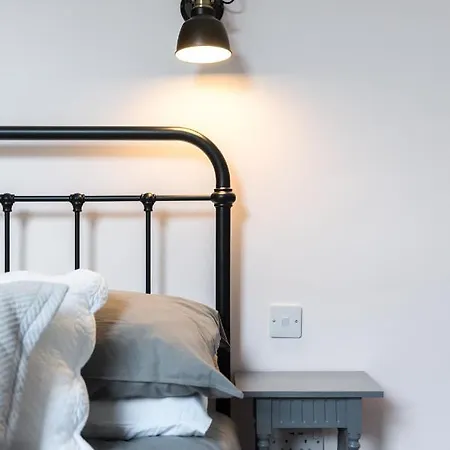 Newly Renovated Stunning In Stockbridge *