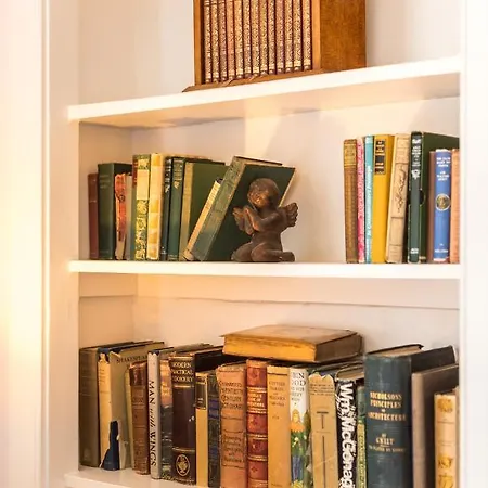 Newly Renovated Stunning In Stockbridge *