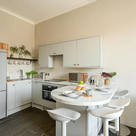 Spacious 2br Leith Apartment Edinburgh