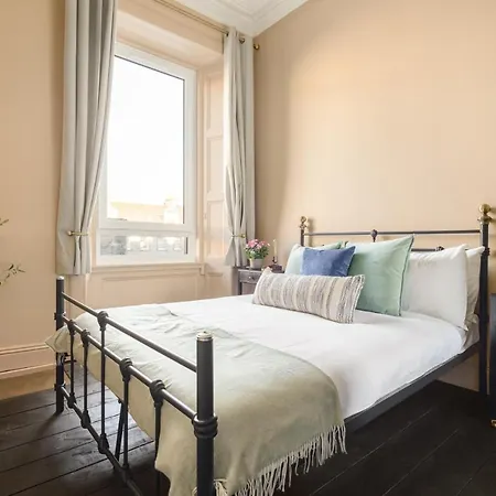Spacious 2br Leith *