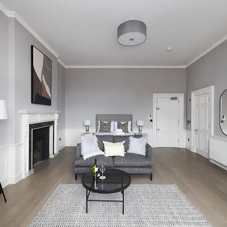 Appartement Joivy Modern In New Town, On Historic George Street