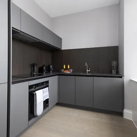 Joivy Modern In New Town, On Historic George Street