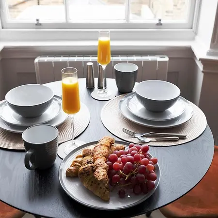 Joivy Modern In New Town, On Historic George Street