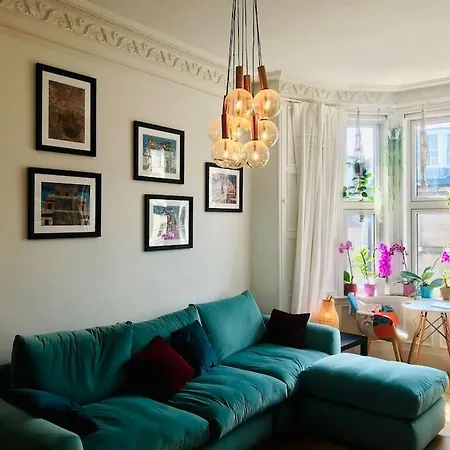 Cosy 2 Bedroom Flat In Эдинбург