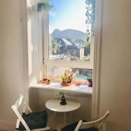 Апартаменты Cosy 2 Bedroom Flat In *