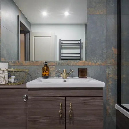 Holyrood New * Edinburgh