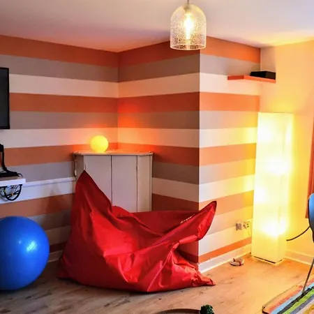 Quirky And Modern Near The Shore * Edinburgh