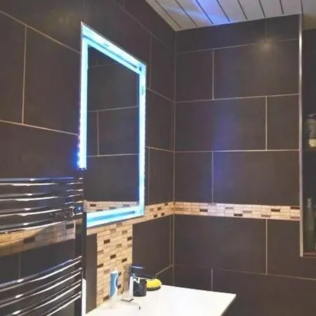 Apartment Quirky And Modern Near The Shore Edinburgh