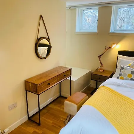 2 Bed 2 Bath With Private Parking Apartament