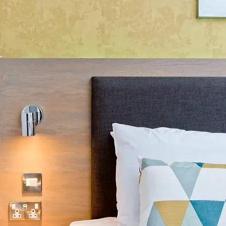 Ultra Modern, West End Village, Refurbished Basement Appt * Edinburgh