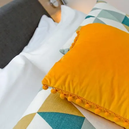 Ultra Modern, West End Village, Refurbished Basement Appt Apartmán *