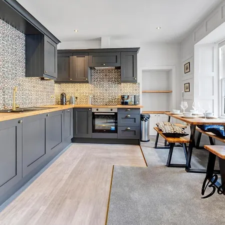 Grassmarket Luxury No. 2 - 3br-2ba - Free Parking By Bonjour Residences