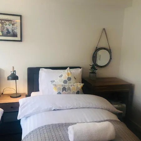 2 Bath Free Parking Apartman *