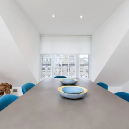 Deluxe Duplex With Garage *