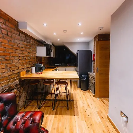 Superb Luxury Quality Central Apartment On Canal Edimburgo