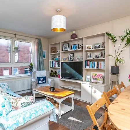 Apartment Homely 2beds Flat Near Centre, Free Parking