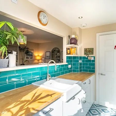 Homely 2beds Flat Near Centre, Free Parking Apartment Edinburgh