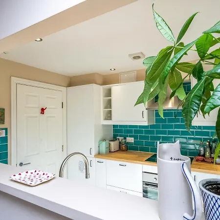 Homely 2beds Flat Near Centre, Free Parking Apartment *