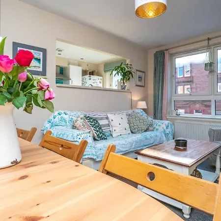 Homely 2beds Flat Near Centre, Free Parking