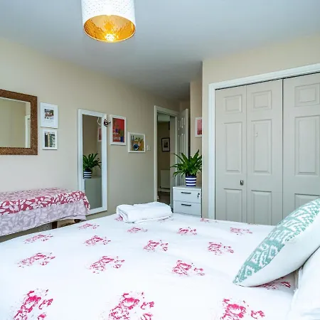 Homely 2beds Flat Near Centre, Free Parking