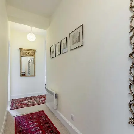 Stunning Panoramic Views: Heart Of The Royal Mile Apartmán