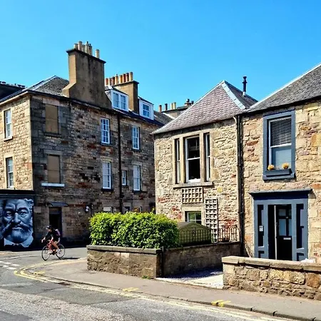 48 Gilmore Place Residences Hotell *