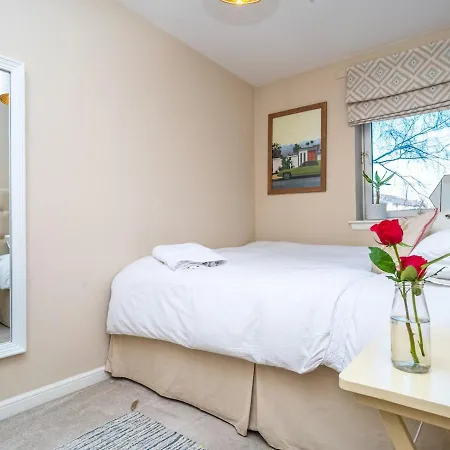 Homely 2beds Flat Near Centre, Free Parking Edinburgh