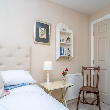Apartment Homely 2beds Flat Near Centre, Free Parking Edinburgh