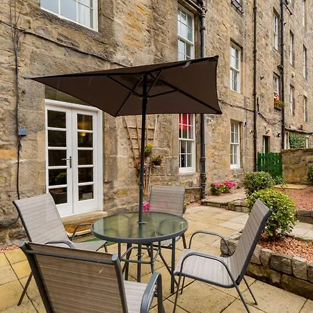 Elite 3 Bed New Town With Private Walled Garden Lejlighed