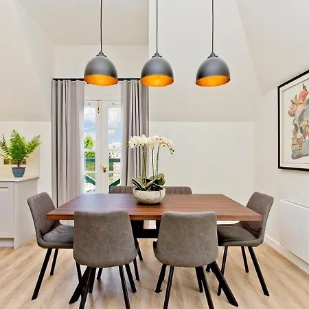 Newly Reno'd 2 Bed With Free Parking *