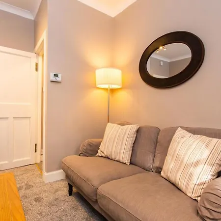 Historic 4 Bedroom Apartment In Dean Village *