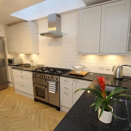Centre New Town 2 Bedroom Flat * إدنبرة