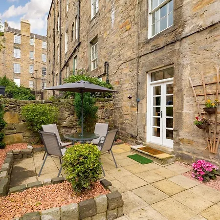 Apartament Elite 3 Bed New Town With Private Walled Garden *