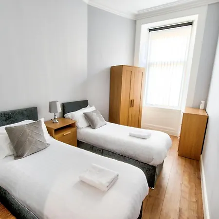 Sleeps 6 Free Parking Апартаменты *