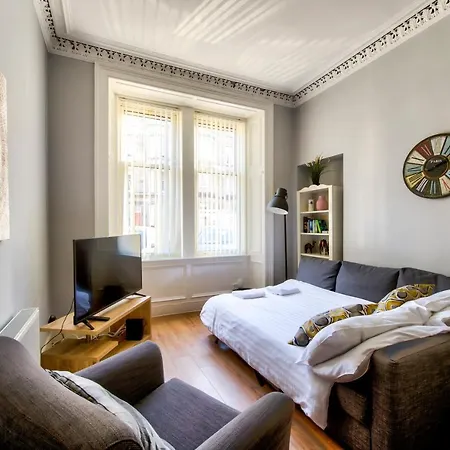 Апартаменты Sleeps 6 Free Parking *