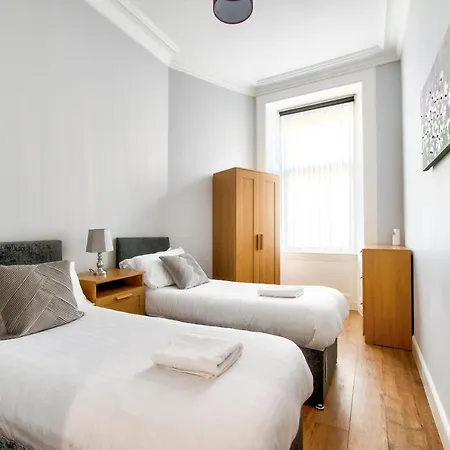 Sleeps 6 Free Parking